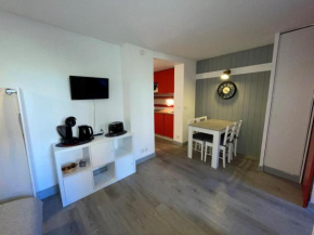 Studio cosy avec balcon, proche pistes et commerces, accès piscine, parfait pour 4 personnes - FR-1-181-2826